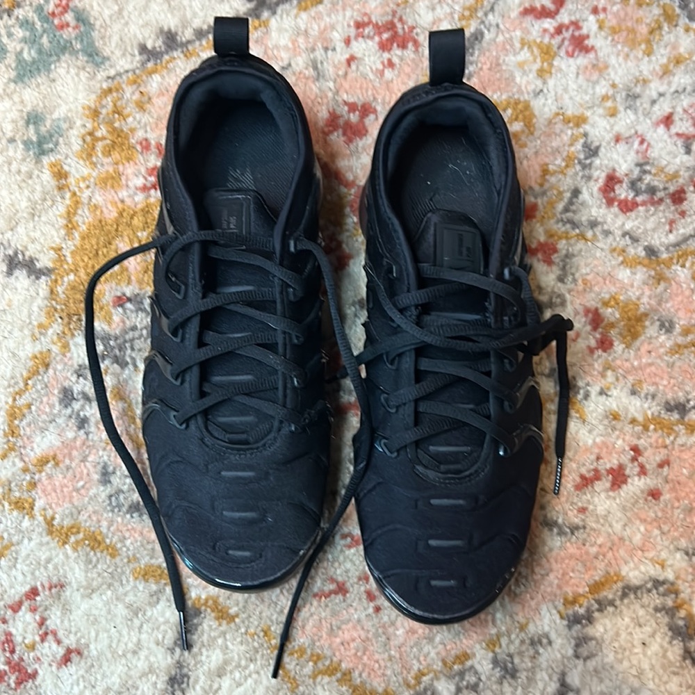 Nike Tennis Shoes - Picture 3 of 5